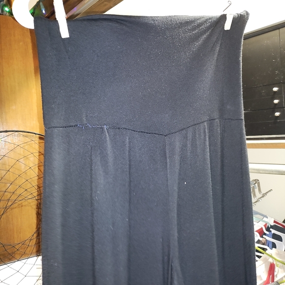 Woman's slacks - Picture 2 of 4